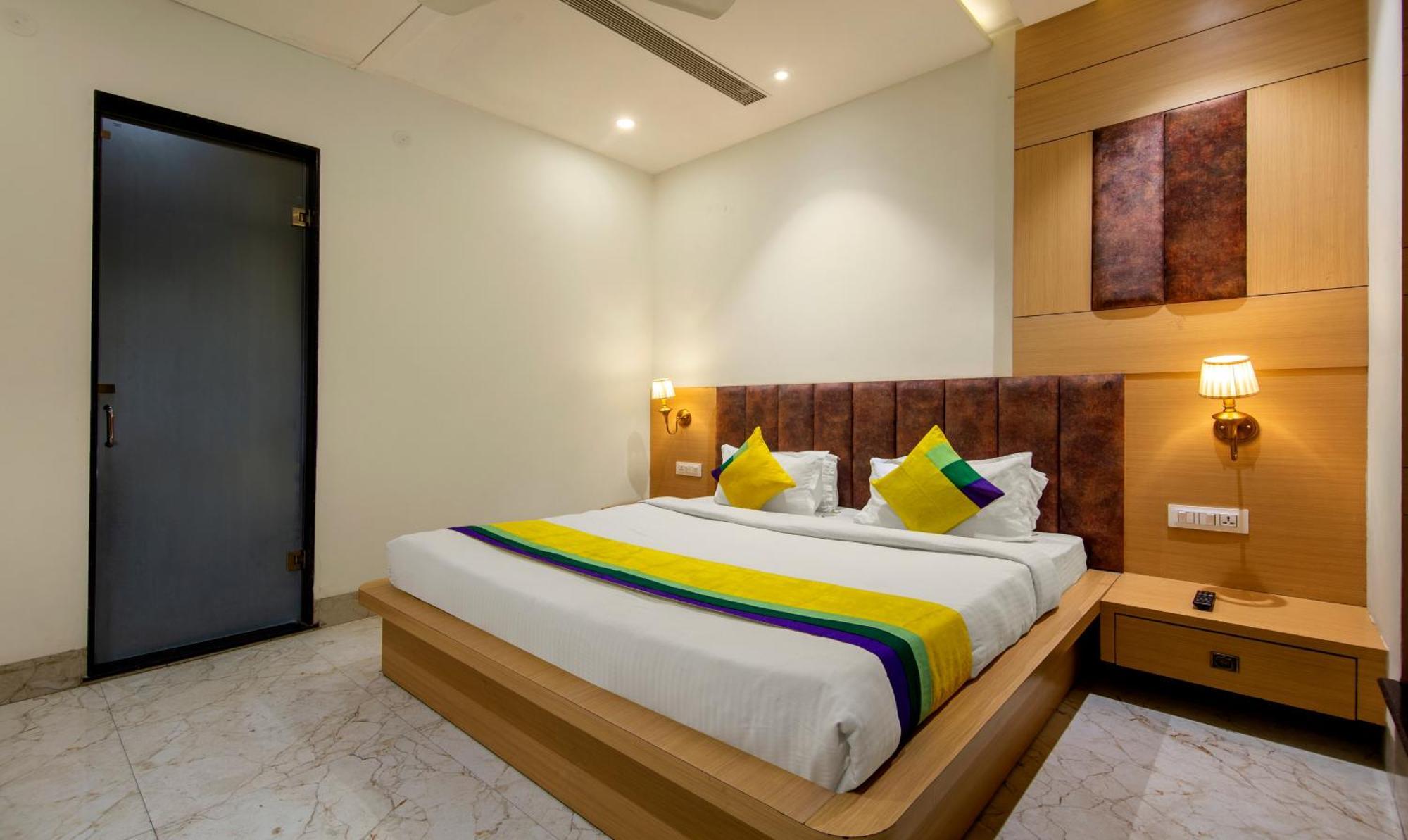 Itsy Hotels Sehdev Residency, Near Golden Temple アムリトサル エクステリア 写真